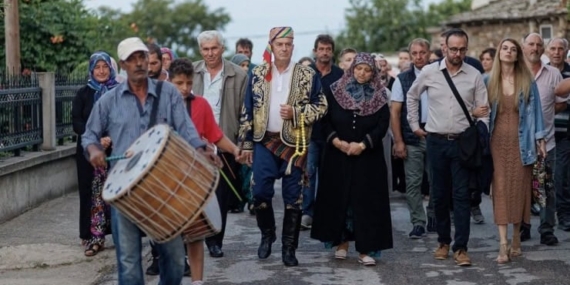 25-08-15-yunanistandaki-aleviler-ekathimerini
